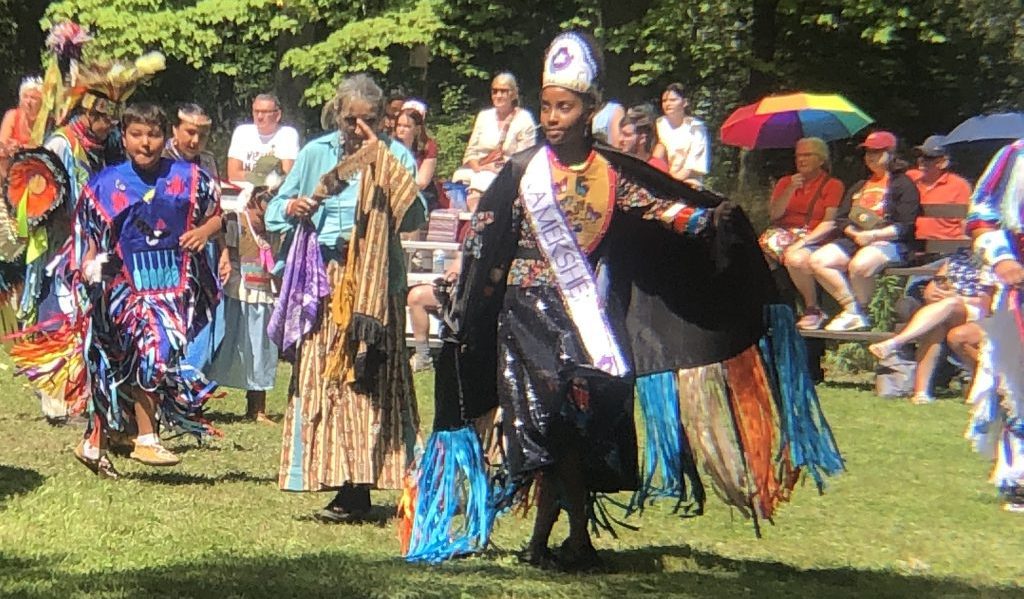 It’s all about being friends at the Mississauga of Credit First Nations’ annual powwow held over the weekend. (Photo by Lisa Iesse)
