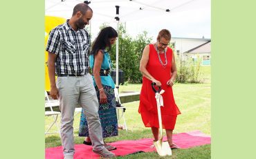 Ganohkwasra executive director Sandra Montour and Wilbur McLean CMHC rep watch as board chairperson Mary Montour kicks off the project with the traditional gold shovel in the ground for the new housing project. See story inside. (Photo by Austin Evans)