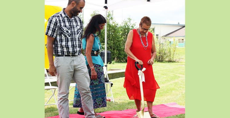 Ganohkwasra executive director Sandra Montour and Wilbur McLean CMHC rep watch as board chairperson Mary Montour kicks off the project with the traditional gold shovel in the ground for the new housing project. See story inside. (Photo by Austin Evans)