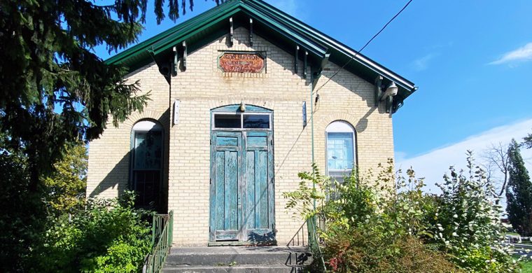 The Haudenosaunee Confederacy Chiefs Council building sits empty while under renovations. The building was built 161 years before Canada imposed an elected system here. (Photo by Jim C. Powless)