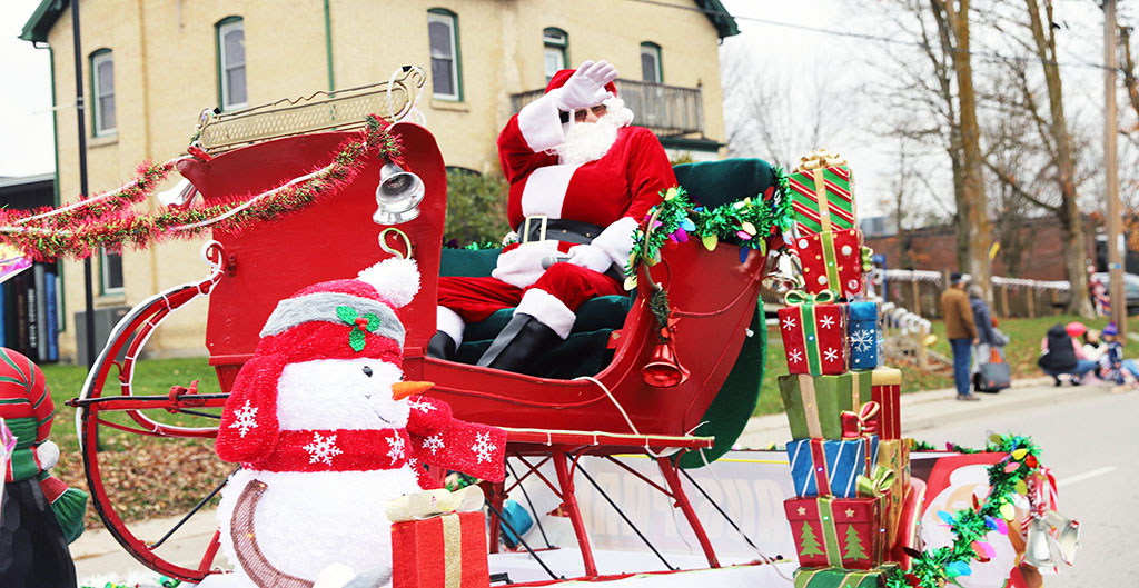 Thanks to the work of the Community Spirits in Action, Santa Claus made an appearance at Six Nations Saturday (Nov. 16) much to the delight of the youngsters waiting. (Photo by Jim C. Powless)