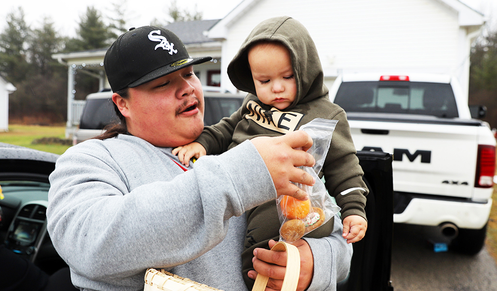 No:ia, No’:yah! Six Nations community members like Colton and Oaklin Martin joined in welcoming 2025 with the traditional New Year welcome visiting family and friends and receiving a donut at the door. (Photo by Jim C. Powless)