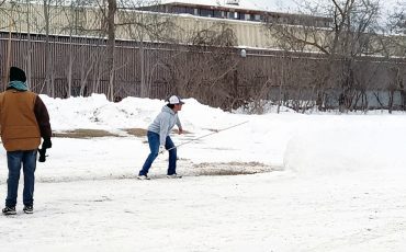 Throwers from across Haudenosaunee territories took part in this past weekend’s snowsnake turnament at the Woodland Cultural Centre (Photo credit: Krista Miller/Woodland Cultural Centre)