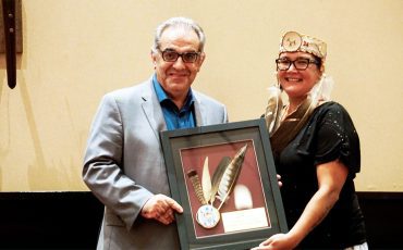 Sam Laskaris receives the Debwewin Citation Journalism Award from Anishinabek Nation Grand Council Chief Linda Debassige.