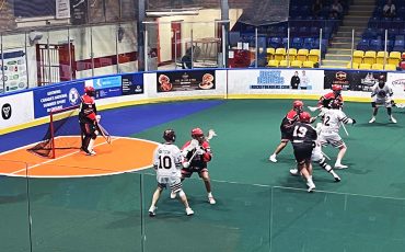 The Six Nations Rivermen, in dark jerseys, were downed by the Edmonton Miners in the Presidents Cup bronze-medal game on Saturday. Photo by Sam Laskaris.