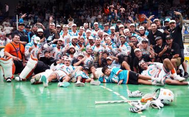 Six Nations Chiefs carry the Mann Cup