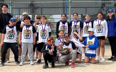 Oliver M. Smith-Kawenni:io Elementary School took the Six Nations Junior 3-Pitch Tournament. (Photo by Alex Murray)