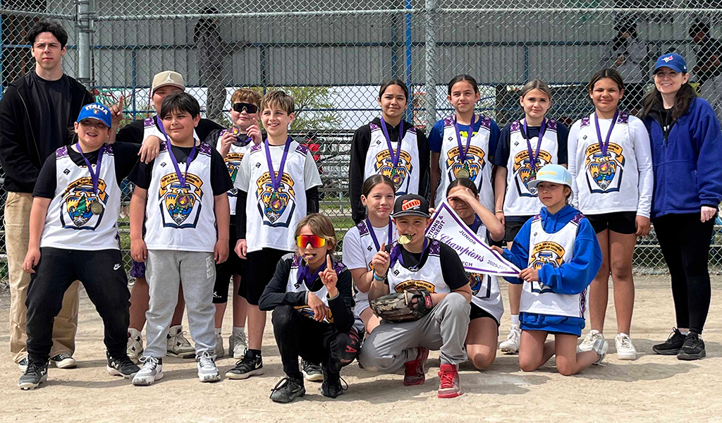 Oliver M. Smith-Kawenni:io Elementary School took the Six Nations Junior 3-Pitch Tournament. (Photo by Alex Murray)
